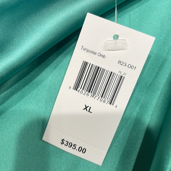 Brand new in ombré , green, mini shoulder dress - Picture 4 of 7